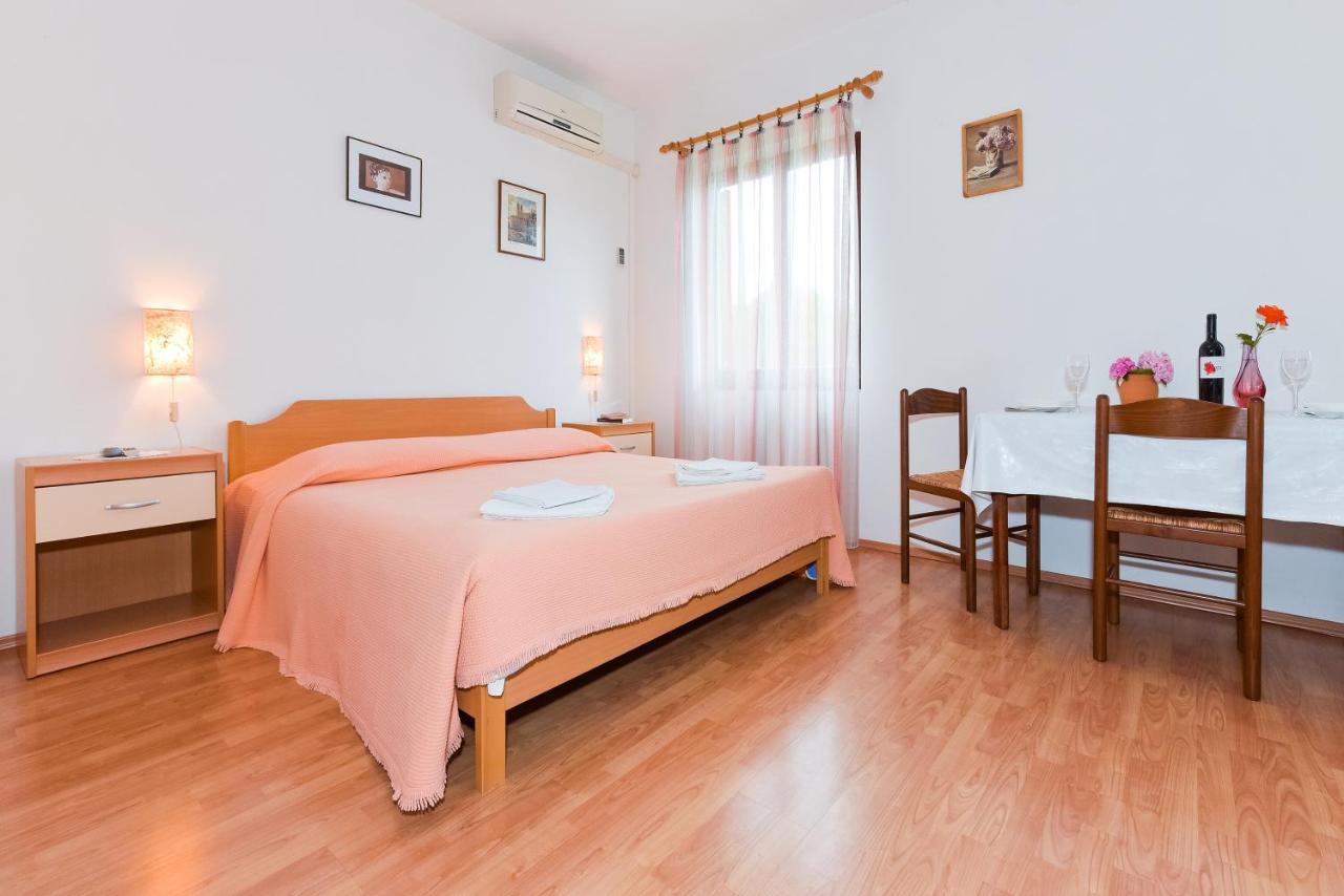 Apartments Adria ビオグラード・ナ・モル 部屋 写真