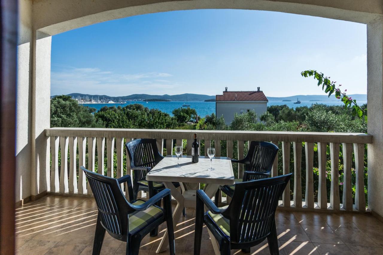 Apartments Adria ビオグラード・ナ・モル エクステリア 写真